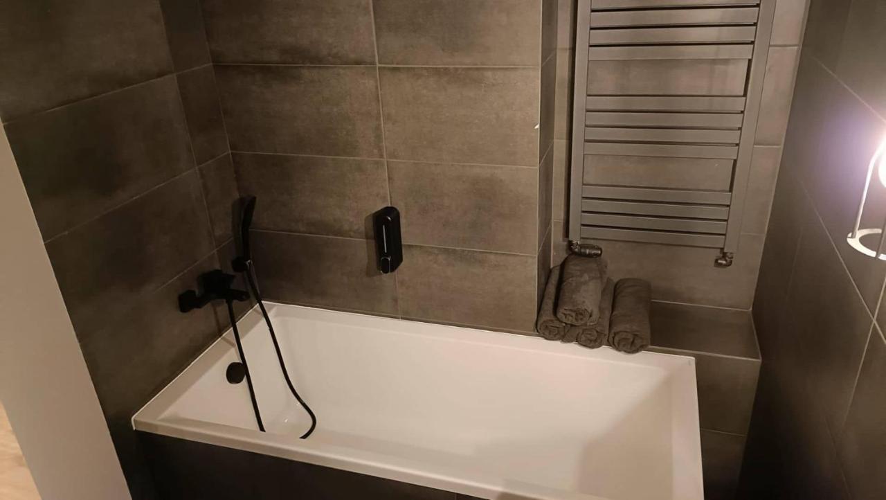 Апартаменты Loft Szewska 6 - Old Town - Parking Free Торунь Экстерьер фото